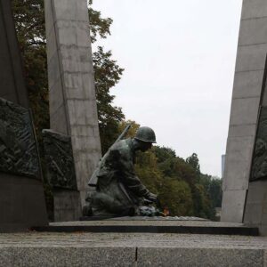 Pomnik Chwała Saperom en Varsovia: el monumento que simboliza la reconstrucción tras la destrucción