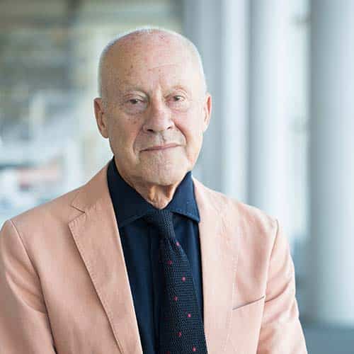 1999-Norman-Foster-(Reino-Unido)-Eficiencia-y-elegancia